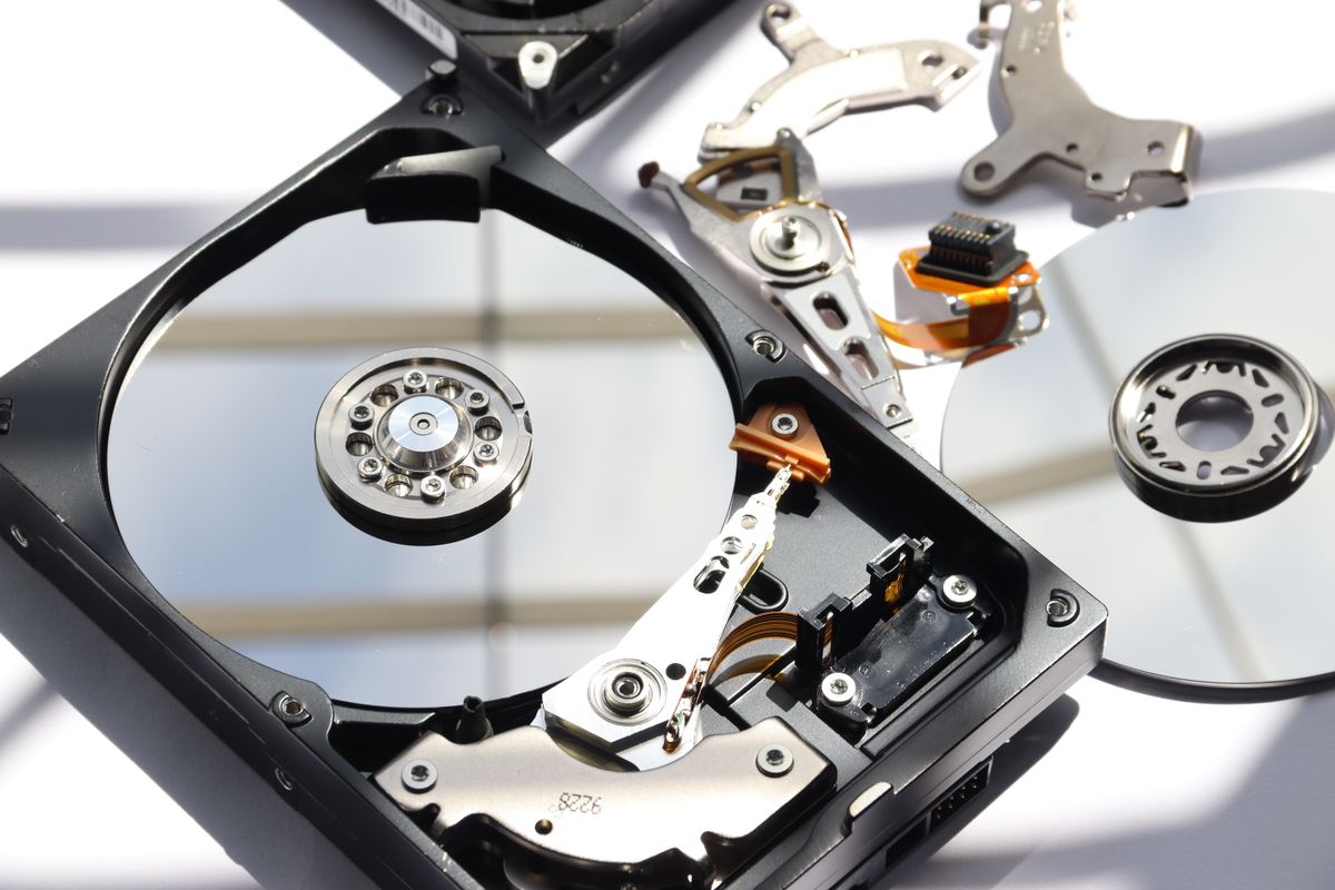 Disque dur qui ne s'allume plus : causes et solutions
